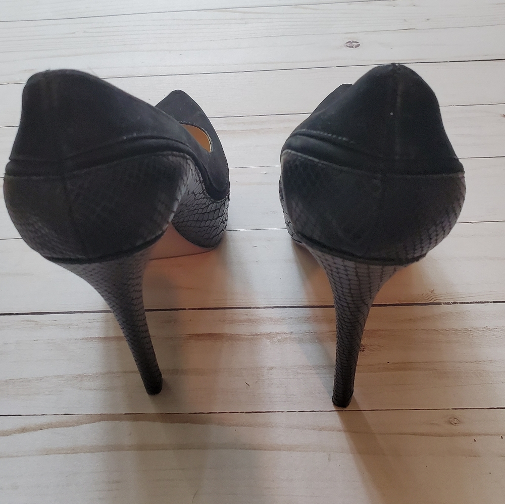 Shoes - Picture 3 of 4